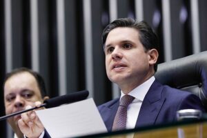 Hugo Motta sai em defesa de ex-assessora de Lira que foi alvo da PF