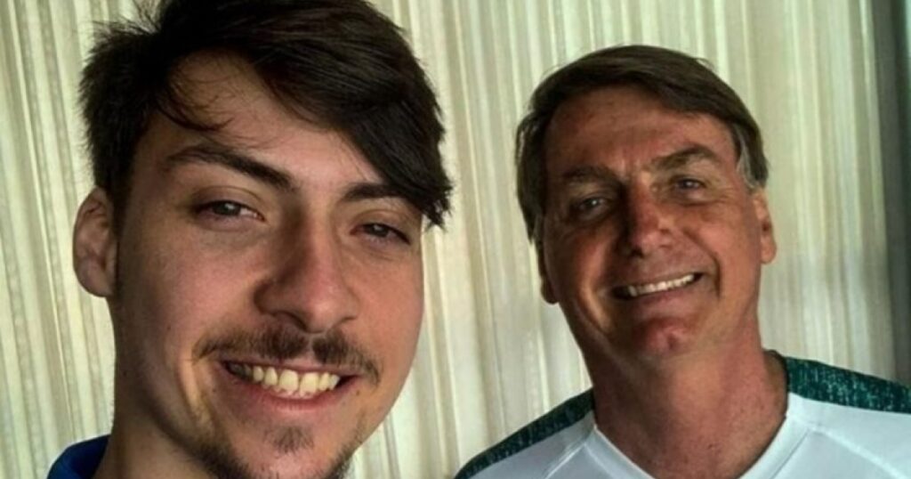 Jair Renan diz que Bolsonaro passou mal durante a noite antes de cirurgia em Brasília