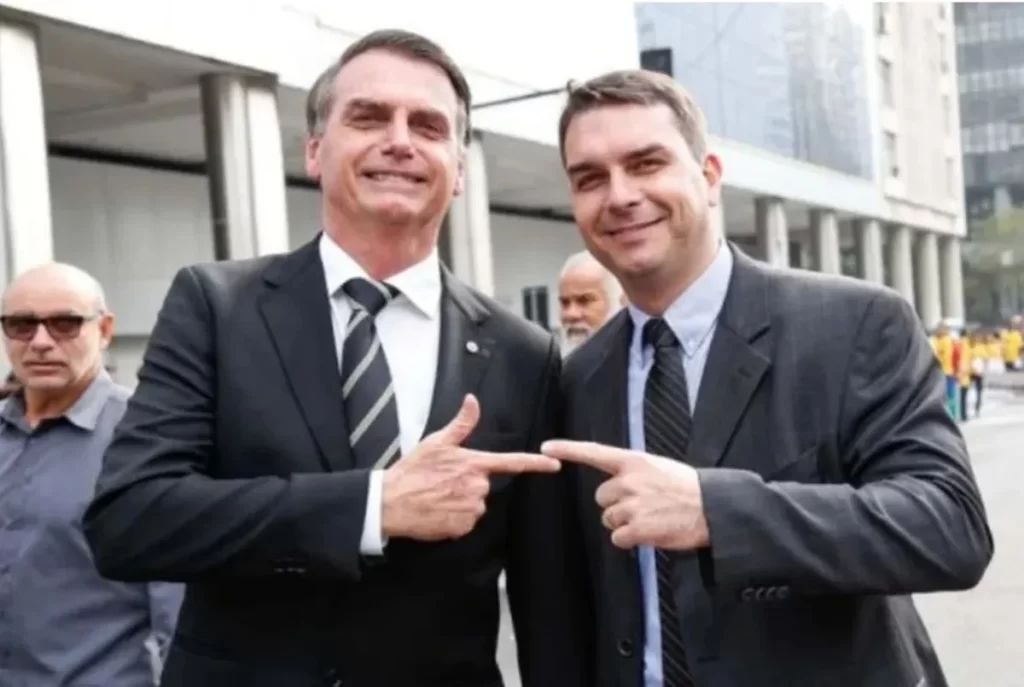 Jair e Flavio Bolsonaro
