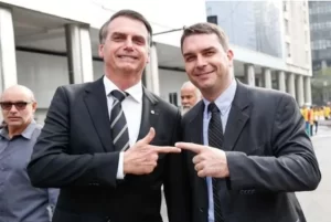 Jair e Flavio Bolsonaro