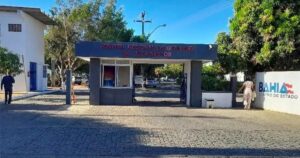 Jovem é esfaqueado no pescoço durante briga na noite de natal em Guanambi