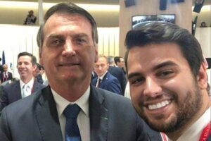 Moraes decreta prisão domiciliar de Filipe Martins, ex-assessor de Bolsonaro, após caso Silvinei