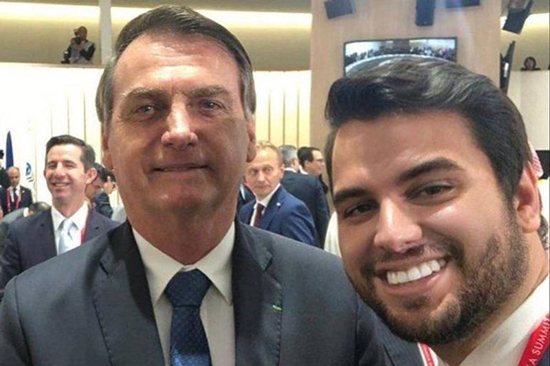 Moraes decreta prisão domiciliar de Filipe Martins, ex-assessor de Bolsonaro, após caso Silvinei