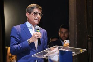 Neto trabalha nome de Tarcísio enquanto busca se desvincular de Bolsonaro na Bahia, por Raul Monteiro*