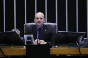 Novo líder da oposição na Câmara dos Deputados diz que situação de Motta é 'difícil'