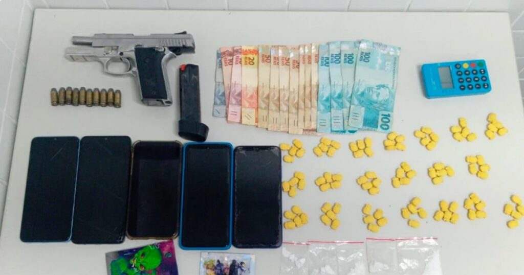 PM apreende pistola e ecstasy em condomínio no bairro Mangabeira