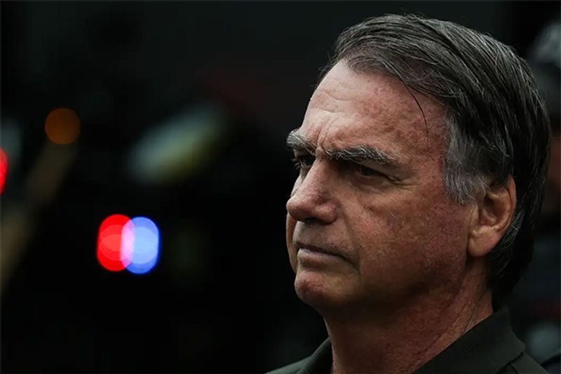 Perícia da PF diz que Bolsonaro precisa de cirurgia o mais breve possível para tratar hérnia