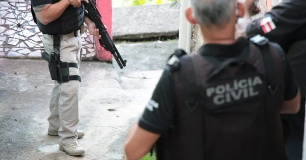 Polícia captura idoso foragido por crimes de estupro e abuso infantil em Riachão do Jacuípe