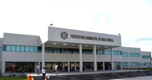 Prefeitura de Dias d’Ávila exonera comissionados após decisão judicial e recria 543 argos