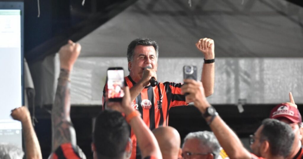 Reeleito no Vitória, Fábio Mota destaca votação expressiva: "A torcida julgou e aprovou"