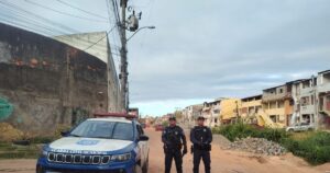 Suspeito de roubar mototaxista é preso no bairro de Itapuã, em Salvador