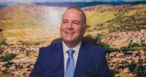 TRE-BA reverte cassação e mantém mandatos do prefeito e vice de Ibicuí