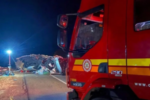 Tragédia na BR-386: Acidente entre van da saúde e caminhão deixa cinco mortos no RS
