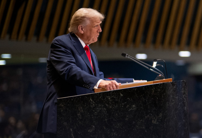 Trump anuncia o início de “bombardeios em terra” na ofensiva contra o narcotráfico na Venezuela