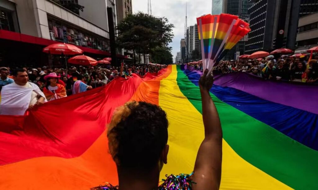 Mortes violentas de pessoas LGBT+ recuam 12% em 2025, indica ONG