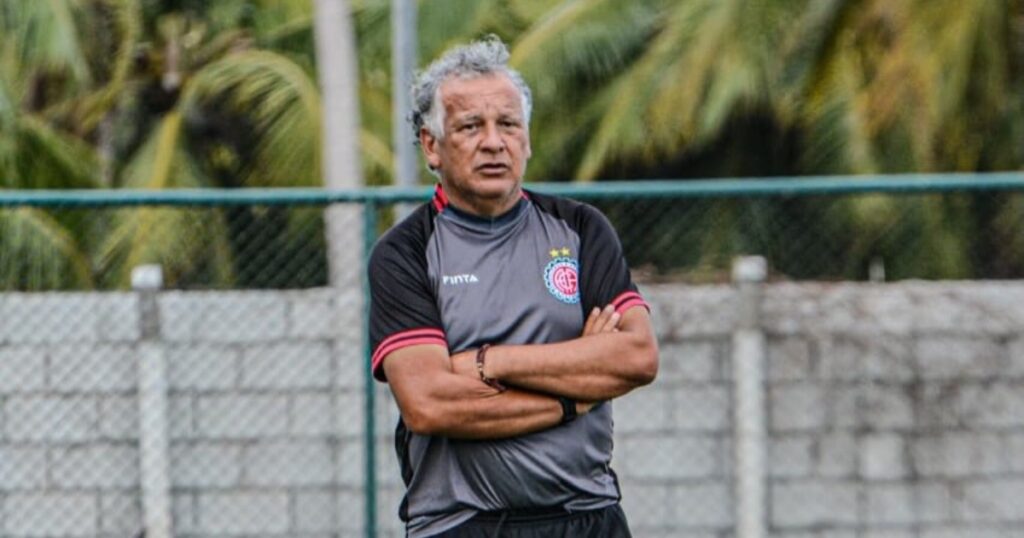 Atlético de Alagoinhas anuncia saída do técnico Agnaldo Liz