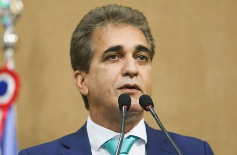 "América Latina tem que resistir a política intervencionista dos EUA", afirma Robinson Almeida, em ato em Salvador