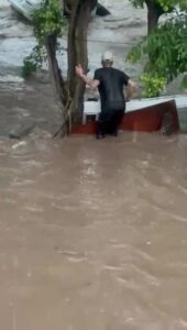 Enchentes em SP: saiba como agir se seu carro for arrastado pela água