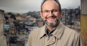 Ernesto Paglia substitui Vera Magalhães no Roda Viva