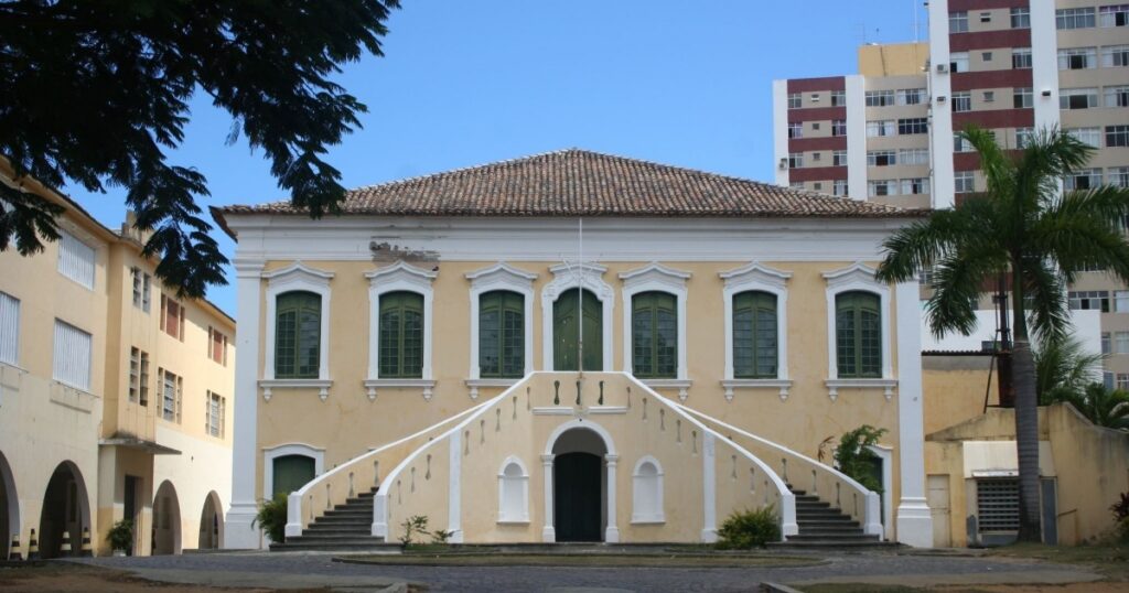 Escola municipal tradicional no bairro do Garcia deve ser reformada e realocada provisoriamente para antigo Colégio 2 de Julho
