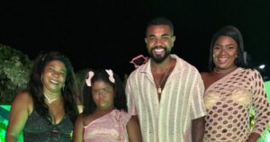 Ex-BBB Davi Brito denuncia ataques racistas contra sua família e revolta-se com ofensas à irmã de 9 anos