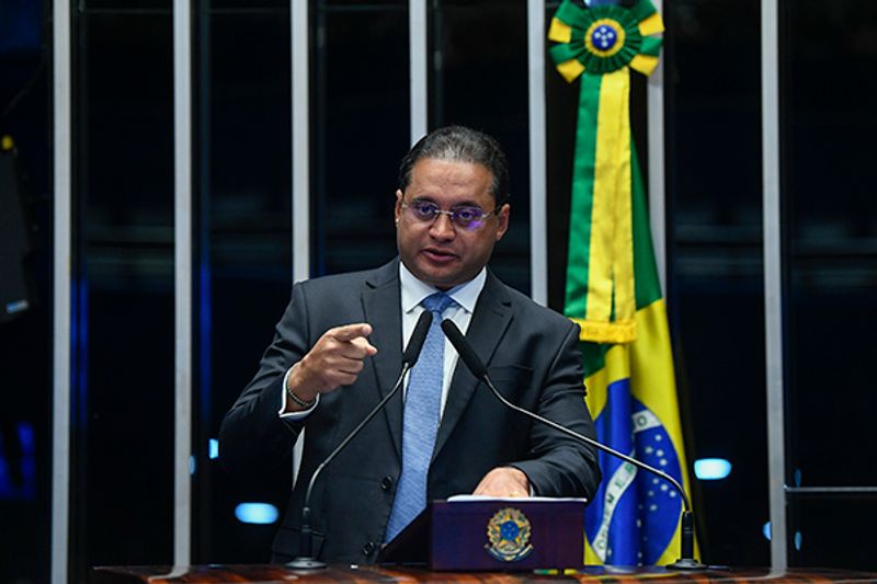 Ex-funcionário do Careca do INSS diz à PF que filha de senador Weverton viajou em jatinho do empresário