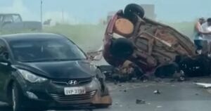 Grave acidente a BR-135 em Riachão das Neves deixa feridos e interdita trecho da rodovia