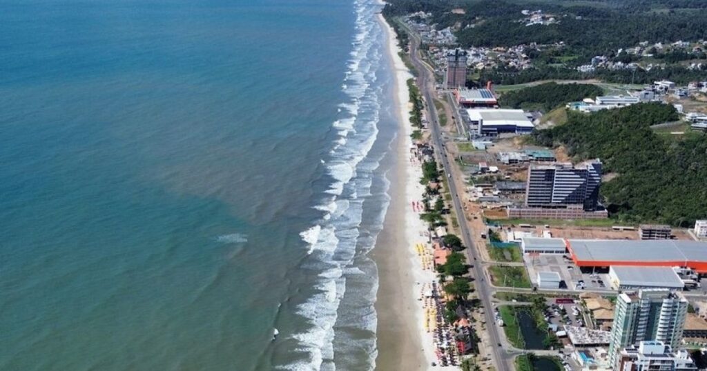 Ilhéus proíbe cobrança de consumação mínima nas barracas de praia do município