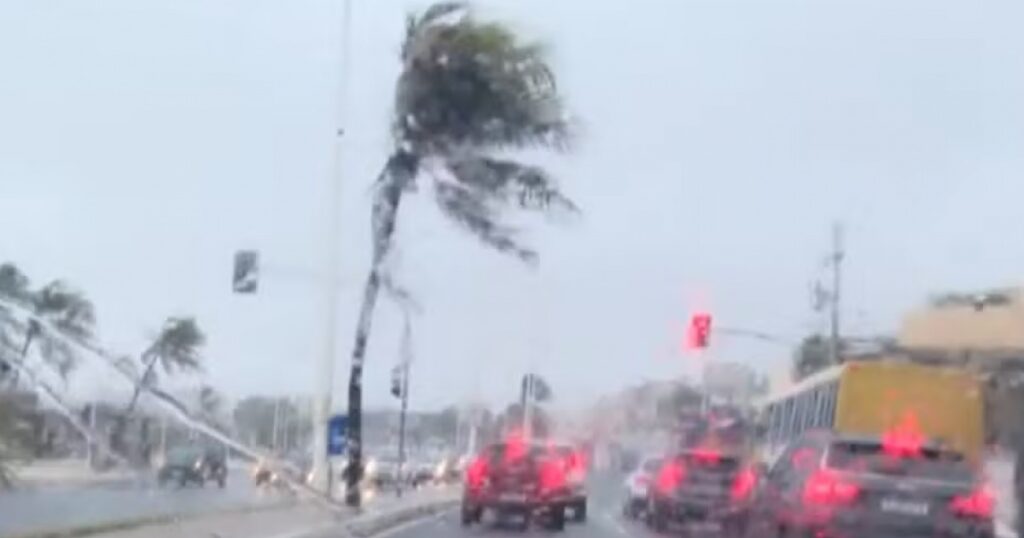 Inmet emite alerta para chuvas fortes em mais de 150 cidades da Bahia; confira lista