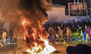 Irã ameaça retaliar contra EUA e Israel em meio a protestos que deixam mais de 100 mortos