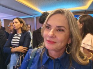 Ivana Bastos afirma que é “mulher de grupo”, mas que o seu foco é a reeleição na presidência da Assembleia 