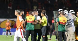 Juazeirense protesta contra arbitragem de duelo contra o Vitória: “Arbitragem lamentável”