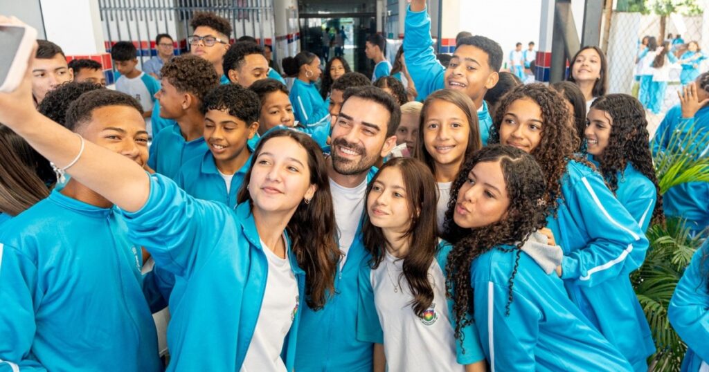 Luís Eduardo Magalhães implanta escolas municipais bilíngues em tempo integral