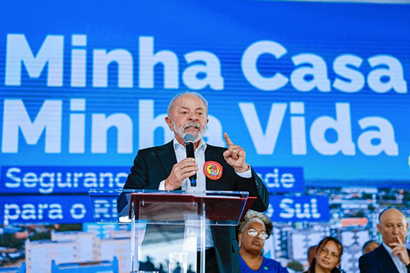 Lula critica Trump e afirma que presidente americano quer governar o mundo pelo Twitter