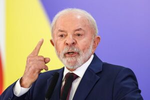 Lula diz estar preocupado com menções de Trump a Colômbia e Cuba e vê comando nas mãos de vice