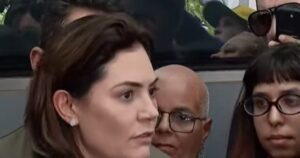 Michele Bolsonaro detalha acidente de Jair: “Ele não se lembrava”