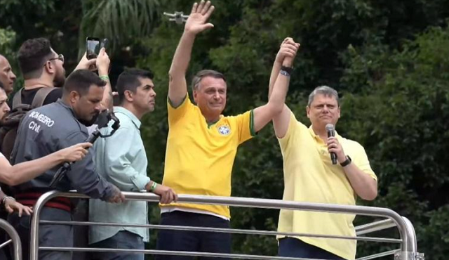 Tarcísio de Freitas visita Jair Bolsonaro na “Papudinha” nesta quinta-feira