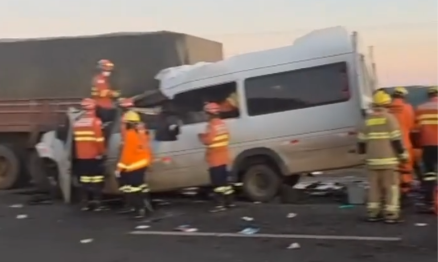 Acidente na BR-020 deixa cinco mortos e 11 feridos na divisa entre DF e GO