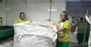 Carnaval de Salvador tem coleta inédita de vidro e deve retirar até 170 toneladas de resíduos das ruas