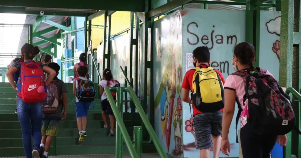Escolas como alvos: Mais de 200 unidades escolares foram afetadas por conflitos armados em Salvador, aponta levantamento