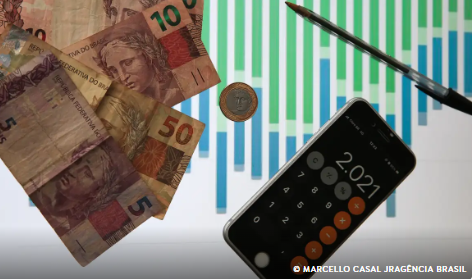 IPCA-15: Inflação de fevereiro é puxada por educação e transportes, diz IBGE