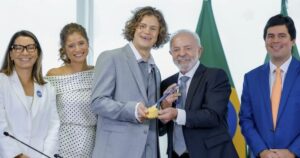 Lula recebe Lucas Pinheiro, medalhista de ouro nos Jogos de Inverno: “Você é mais brasileiro do que muita gente”