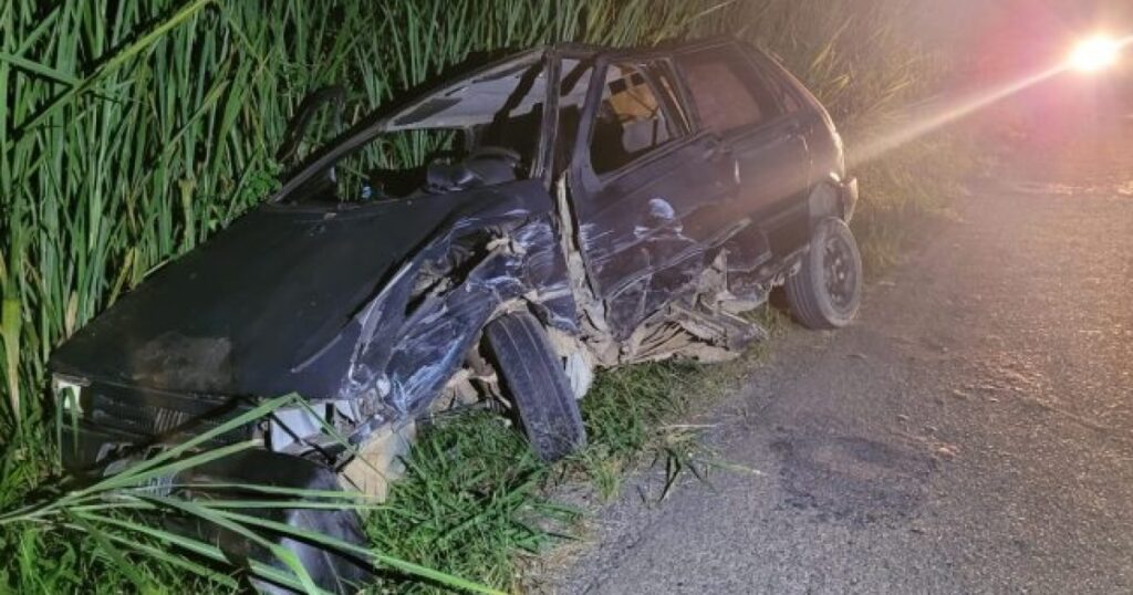 Motorista é levado à delegacia após acidente na BA-650; teste aponta álcool acima do limite