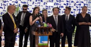 Oposição protocola “impeachmaço” contra ministros de Lula