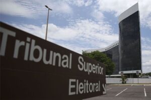 Organizações e partidos apontam ao TSE lacunas na regulação eleitoral de IA e de influenciadores