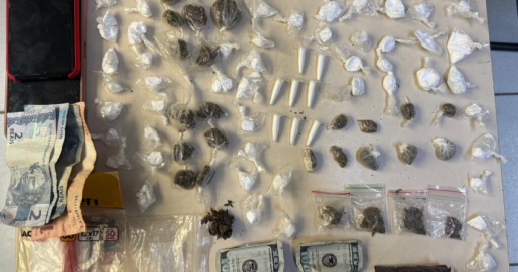 PM prende casal suspeito de tráfico em Feira de Santana