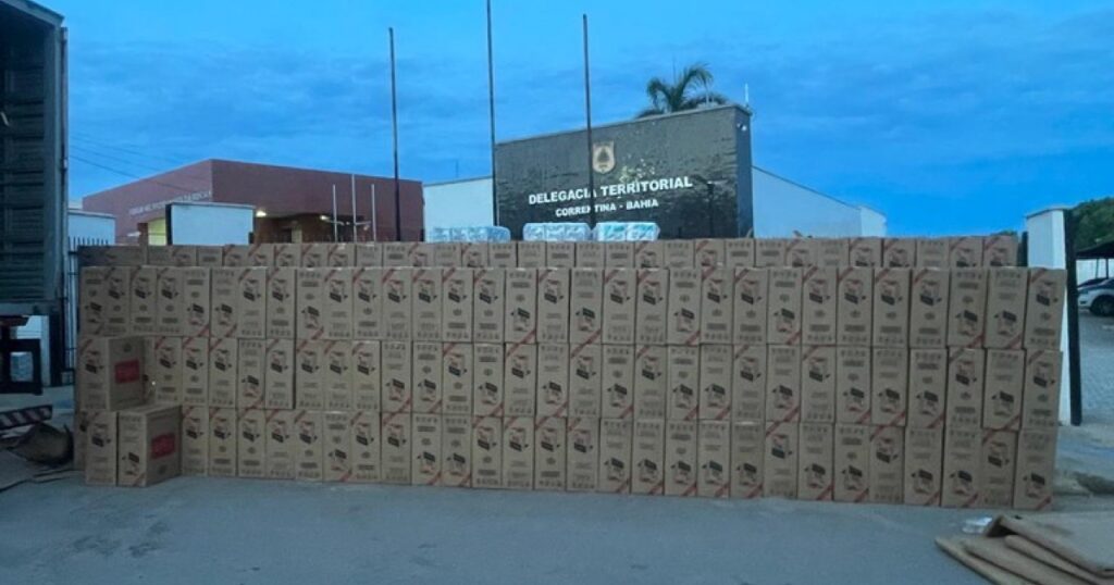 PRF apreende 380 mil maços de cigarros contrabandeados em Correntina