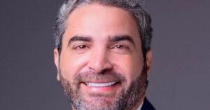 Prefeito baiano retorna ao cargo mais de 100 dias após afastamento na Operação Overclean