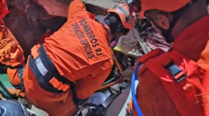 Quatro imóveis desmoronam na Zona Norte do Rio após chuva; mãe morre e filha é resgatada