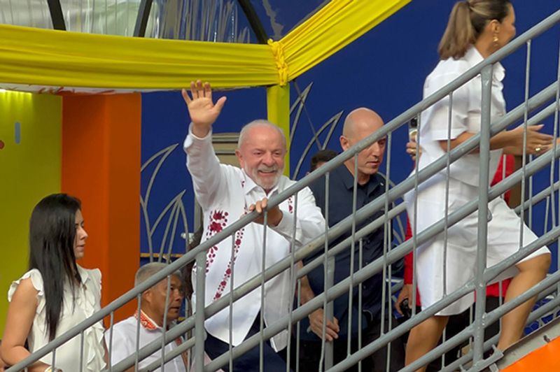 Sem falar com a imprensa, Lula chega ao Campo Grande para prestigiar Carnaval de Salvador